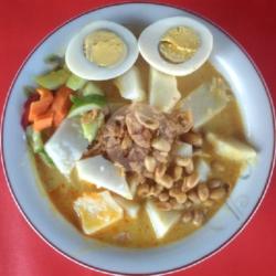 Lontong Kari Telor