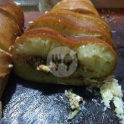 Martabak Manis Pisang Kacang Gulung Lumer