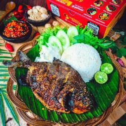 Nasi    Bawal Bakar Sambel Kecap Petir