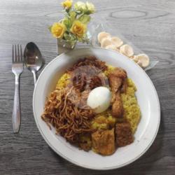 Paket 2 Nasi Kuning Ayam Telur   2 Air Mineral Gelas