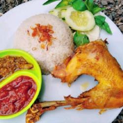 Nasi Uduk Ayam Goreng Istimewa