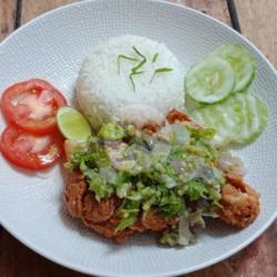 Nasi Ayam Geprek Cabe Rawit Hijau