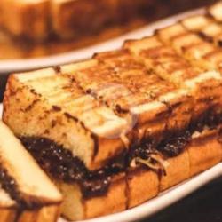 Roti Bakar Kacang Campur Coklat