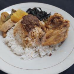 Ayam Gulai   Nasi   Sayur Nangka   Daun Singkong   Sambal