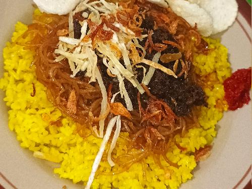 Nasi Kuning Gimel Barakah, Lapangan