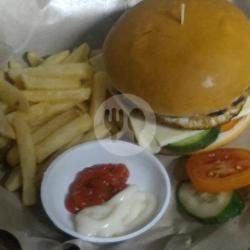 Chicken Burger   Kentang Goreng