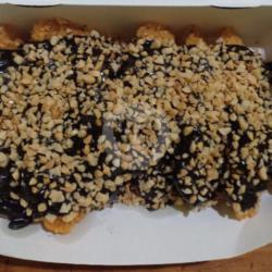 Pisang Toping Coklat Kacang