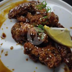 Korean Garlic Soy Chicken Wings