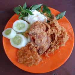 Ayam Kremes Tempe Nasi Uduk