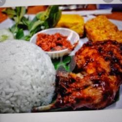 Paket Nasi Uduk Ayam Bakar Paha Tahu Tempe