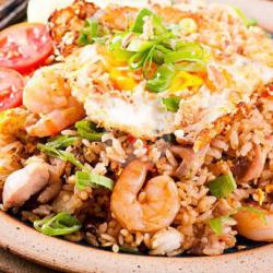 Nasgor Seafood   Telor Ceplok/ Dadar   Kerupuk   Acar