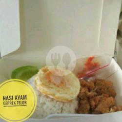 Nasi Ayam Telor Geprek