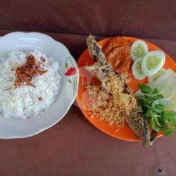 Lele Kremes Tempe Nasi Uduk