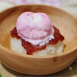 Ketan Susu Strawberry Ice Cream