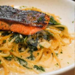 Spaghetti Creamy Salmon Spinach