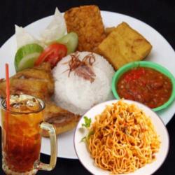 Ayam Goreng   Nasi   Mie Goreng   Tahu   Tempe   Teh Manis