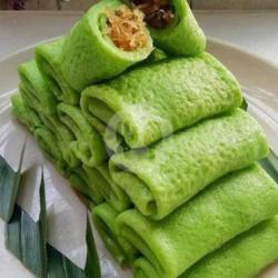 Kue Dadar Gulung Isi Kelapa