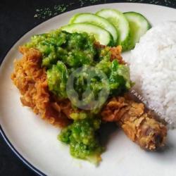 Ayam Geprek Sambel Ijo Paha Atas