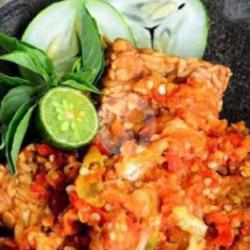 Tempe Penyet Sambal Bawang