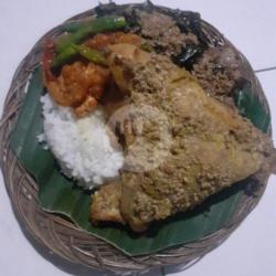 Nasi Gudeg Paha Atas Ayam Kampung