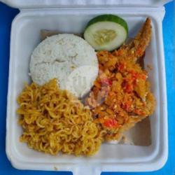 Indomie   Nasi Ayam Geprek