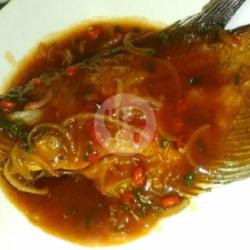 Ikan Nila Lada Hitam   Sambal   Lalapan   Es Teh