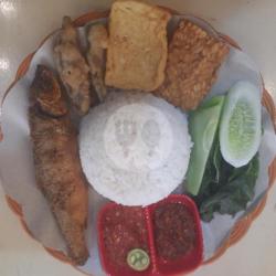 Nasi Tempong Ikan Bandeng Presto