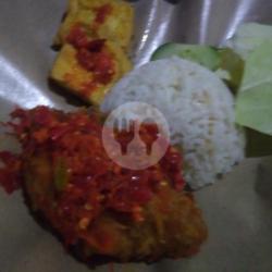 Ayam Geprek, Tahu, Tempe Nasi Lalapan