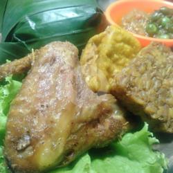 Ayam Sayap Goreng   Nasi Timbel  Tahu Tempe Lalap  Sambal