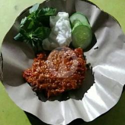 Pecel Ayam Goreng Penyet Sambal Merah