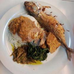 Nasi Ikan Kembung Goreng