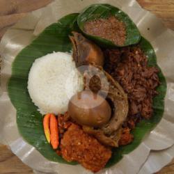 Nasi Gudeg Krecek Telur Kepala