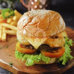 Cheesy Moza Beef Burger