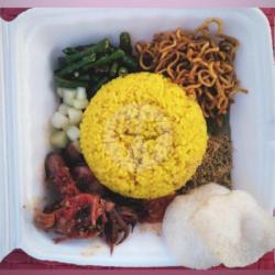 Nasi Kuning Cumi-cumi