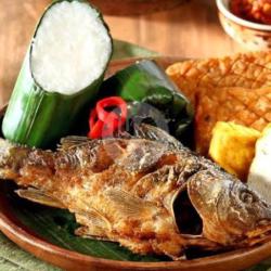 Nasi Timbel Ikan Goreng Gurame