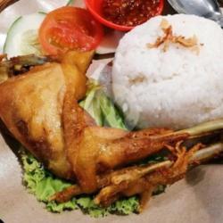 Nasi Uduk Kepala Ayam Potong Goreng