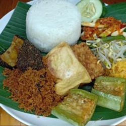 Babat Sambel Ijo   Nasi   Urap Urap   Tahu Tempe Terong