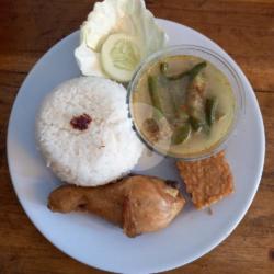 Nasi Sayur Lodeh, Ayam Goreng   Tempe