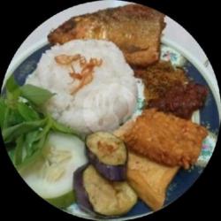 Lalapan Bandeng Goreng   Nasi