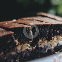 Biasa Blackforest Kacang Coklat Wijen Susu