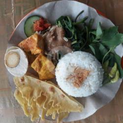 Nasi Pecel Telur Asin