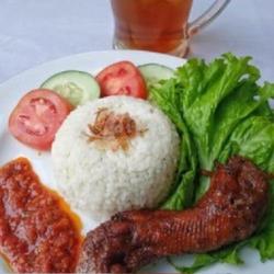 Nasi Uduk Kepala Ayam