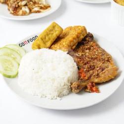 Nasi   Ayam Gepuk Sambal Bawang   Tahu   Tempe   Es Teh Manis