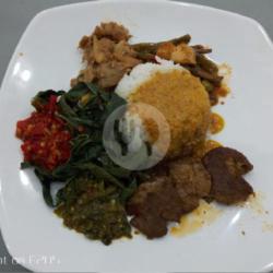 Nasi Padang Jengkol