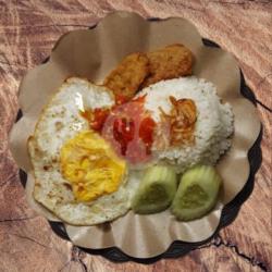 Nasi Telor Ceplok Pedes Nampol