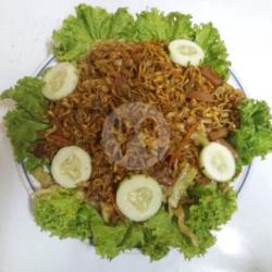 Paket Lunch ( Mie Goreng, 2 Lumpia, Siomay   Es Teh )