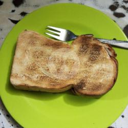 Roti Kacang Coklat