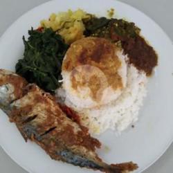 Nasi Ikan Goreng Kembung/layang