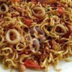 Indomie Goreng Sayap Cumi Krispi Sambal Goang