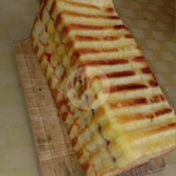 Roti Bakar Ovomaltine Strawberry